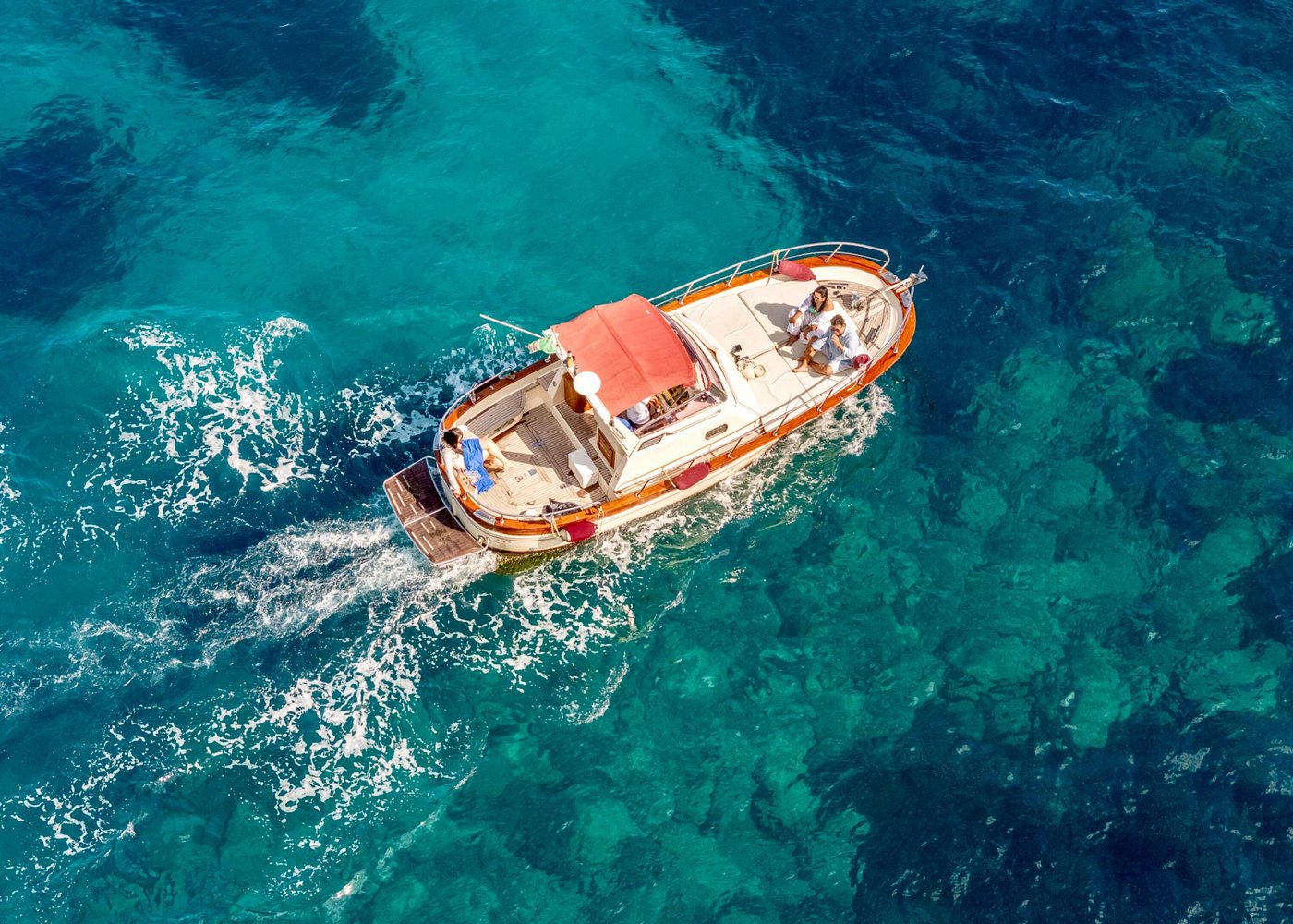 3-hour private boat tour of the island of Capri