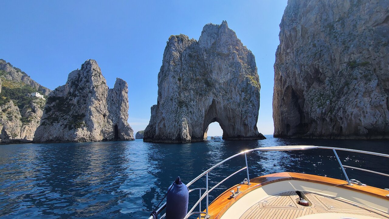 Sorrento or Positano: Capri & Blue Grotto Small-Group Boat Tour